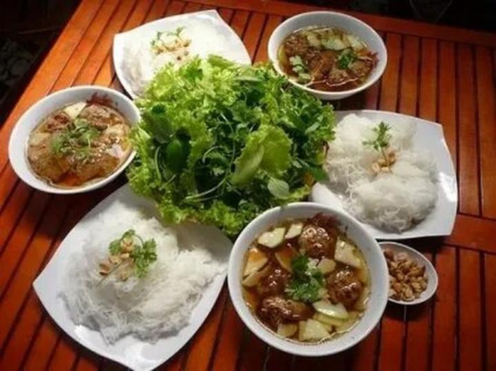 Gỗ và Video: Kết nối nghệ thuật truyền thống với công nghệ hiện đại